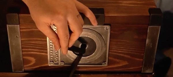 Фанат Skyrim создал реальную подарочную коробку, требующую навыка взлома замков