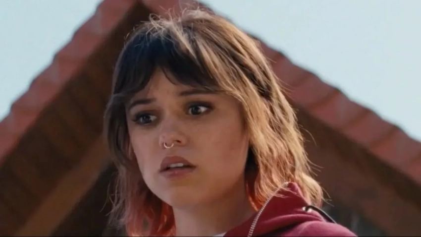 Дженну Ортегу преследует монстр в первом трейлере «Смерти единорога»