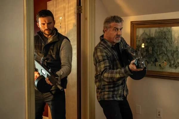 «Аларум» — самый бездарный шпионский боевик со Сталлоне и Иствудом-младшим в актерском составе – Портал статей